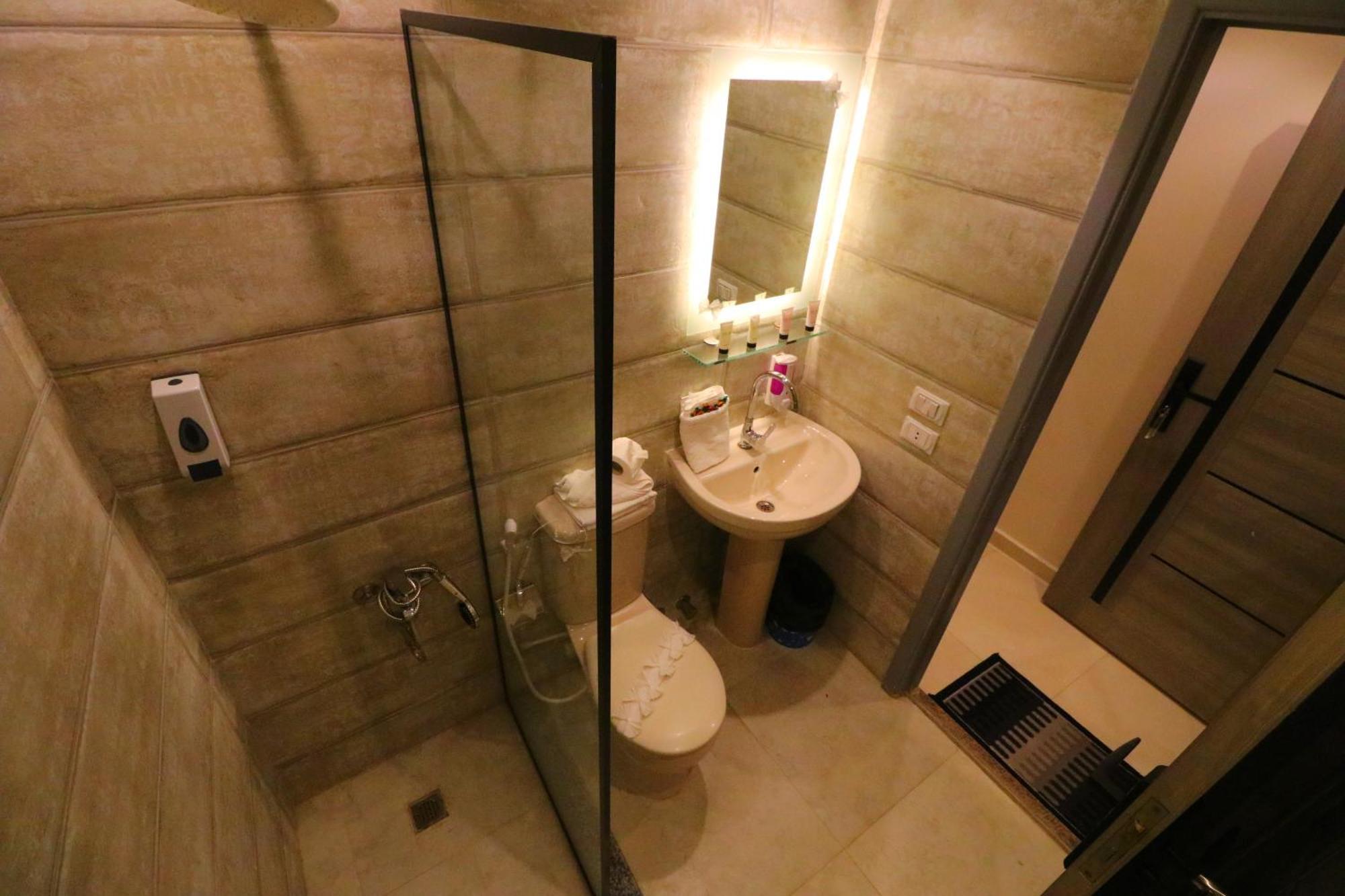 Locanda Pyramids Hotel Kafrat al Jabal Bagian luar foto