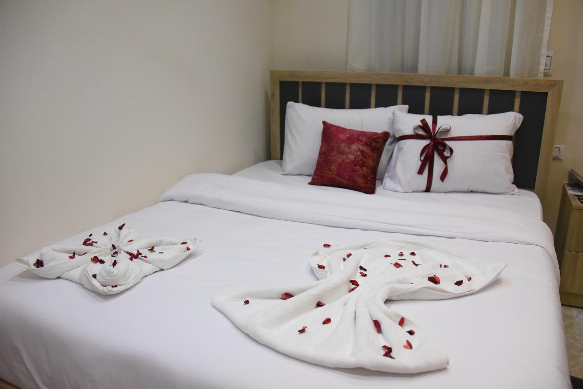 Locanda Pyramids Hotel Kafrat al Jabal Bagian luar foto